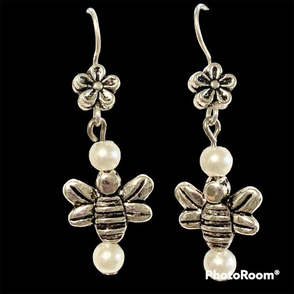 White Pearl Bumble Bee Earrings Silver Plated Dangle Insect Queen Bea Glass Bead - Picture 2 of 11